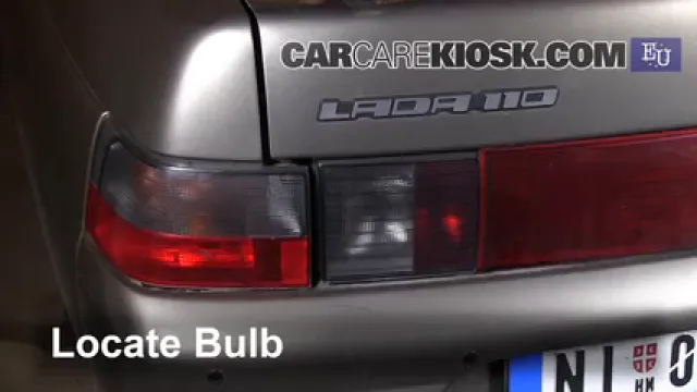 2002 Lada 110 GLI 1.5L 4 Cyl. Éclairage Feu stop (remplacer ampoule)